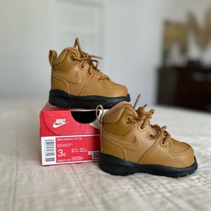 3C Nike Manoa baby boots